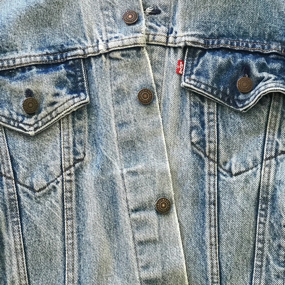 VINTAGE LEVI’S DISTRESSED DENIM JACKET FROM THE LATE 80s EARLY 90s - Picture 10 of 12